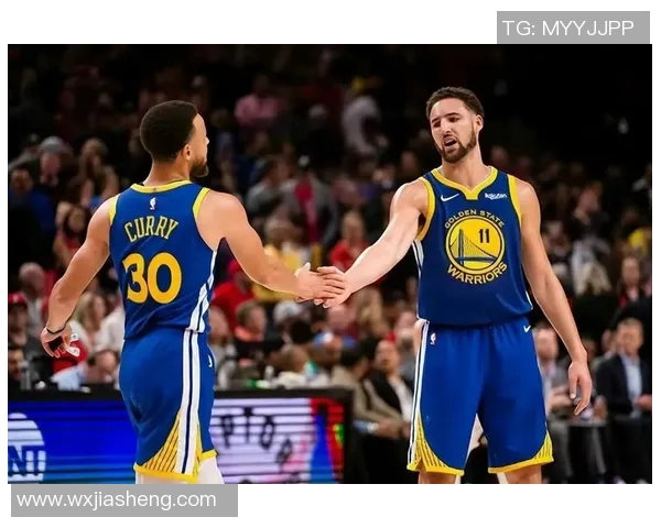 汤普森领衔勇士对决公牛球队的精彩较量与赛场瞬间回顾